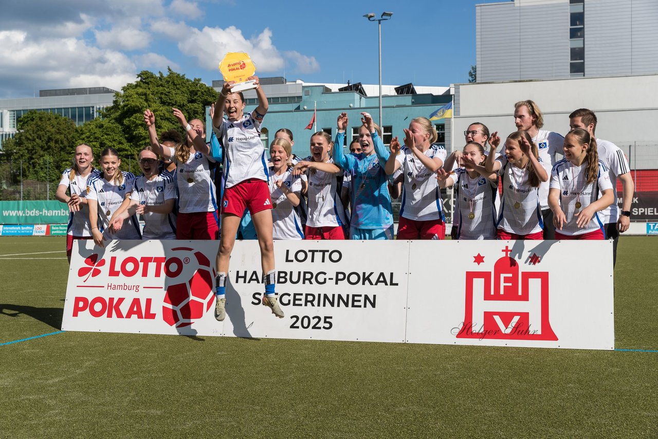 Bild 167 - wBJ Lotto Pokal Finale  Eimsbuetteler TV - Hamburger SV : Ergebnis: 0:3